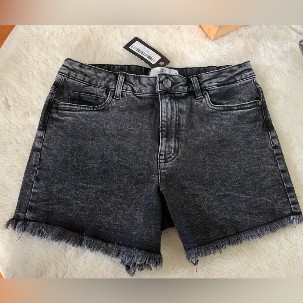 Only- A Frayed not denim shorts
